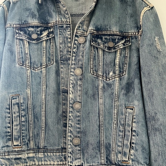 American Eagle Distressed Jean Jacket - Picture 3 of 5